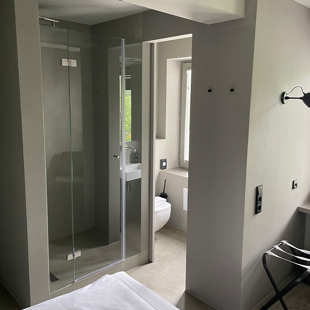 Anischt der Duschkabine im Walthers am Goetheplatz